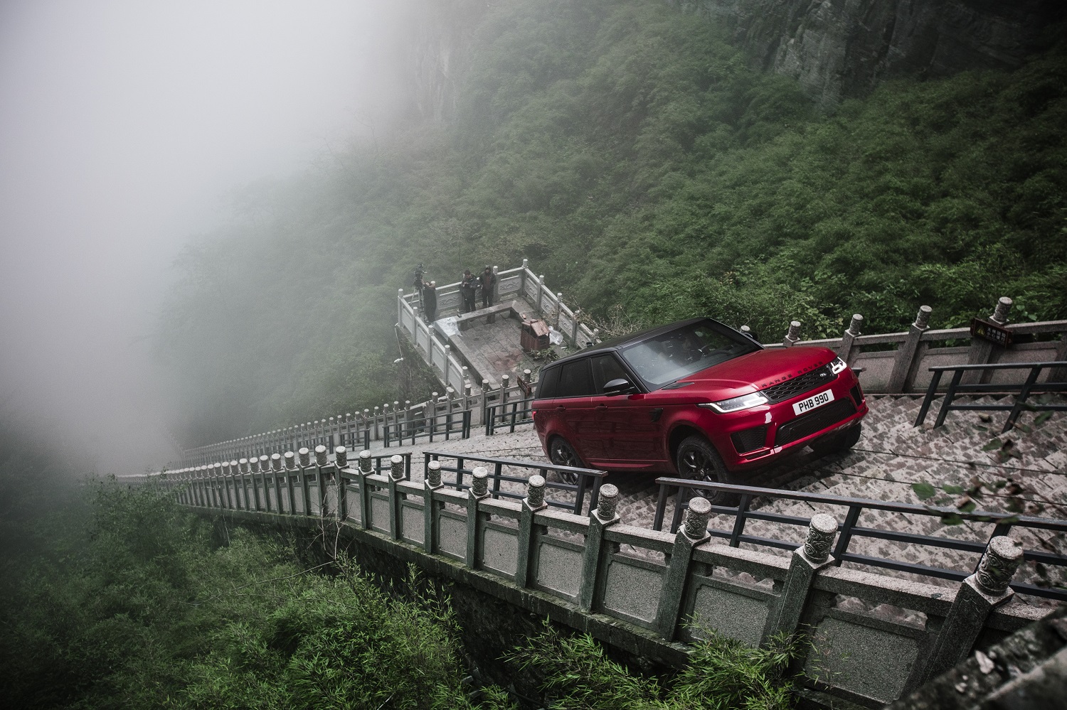 Land Rover celebrates the millionth sale  of  Range Rover sport