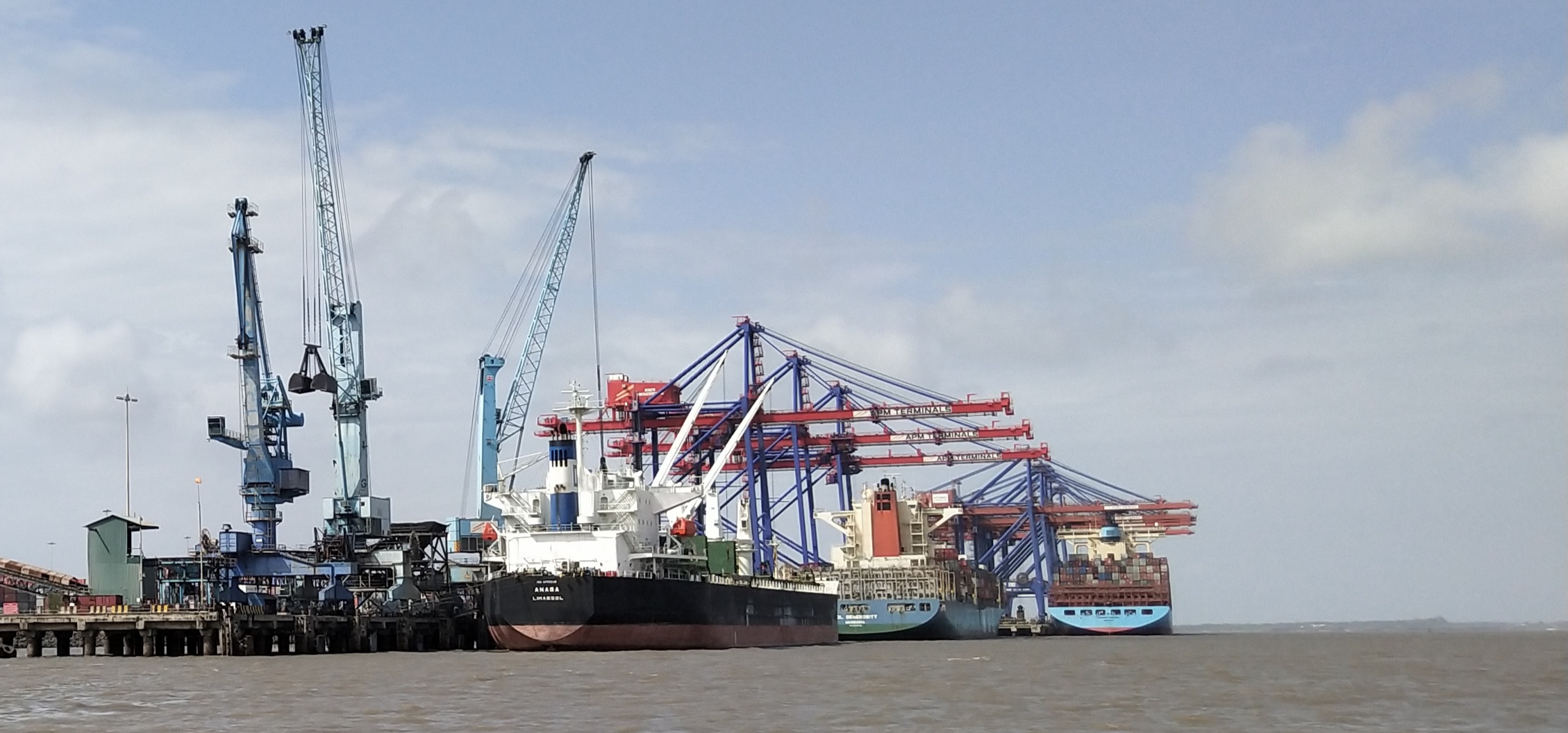 APM Terminals Pipavav sets high performance standard in ship movement