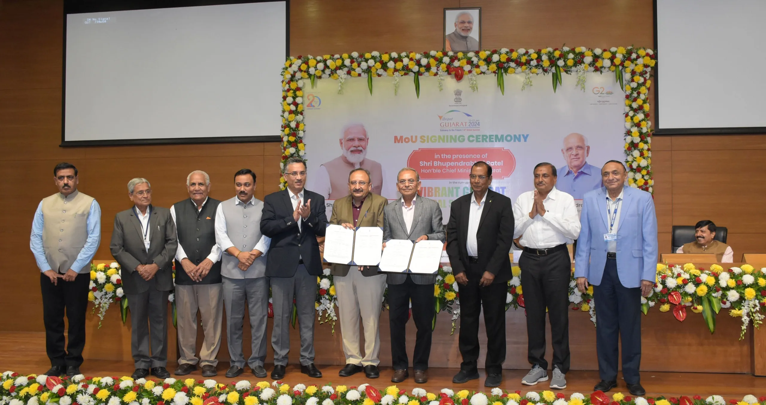 Vibrant Gujarat : Govt inks 23 MoUs for proposed investment of Rs. 1 lakh crore 